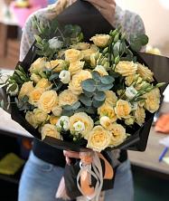 Букет цветов из:  Розы и Лизиантусы в Кули